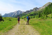 Bello il ‘Sentiero delle panchine ‘ ad anello da San Simone-Passo San Simone + Forcella Rossa-17giu25 - FOTOGALLERY